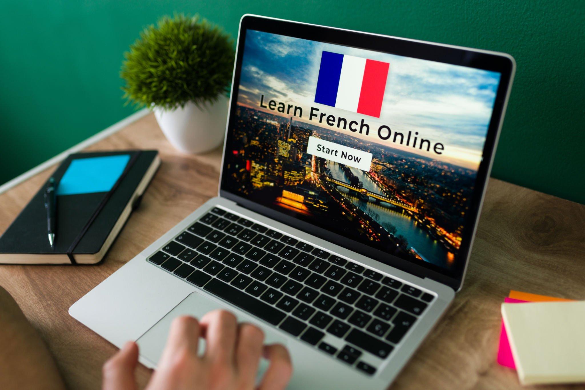 What Is the Difference Between Learning French Online or In-Person?